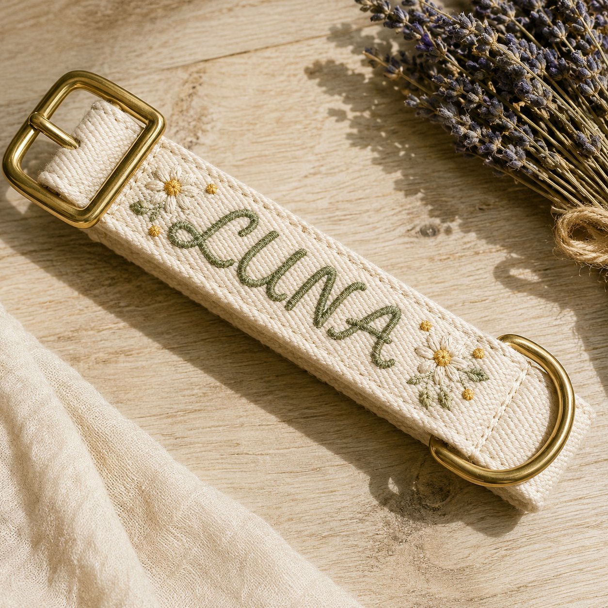 Embroidered cream cotton dog collar with LUNA name and daisy detail
